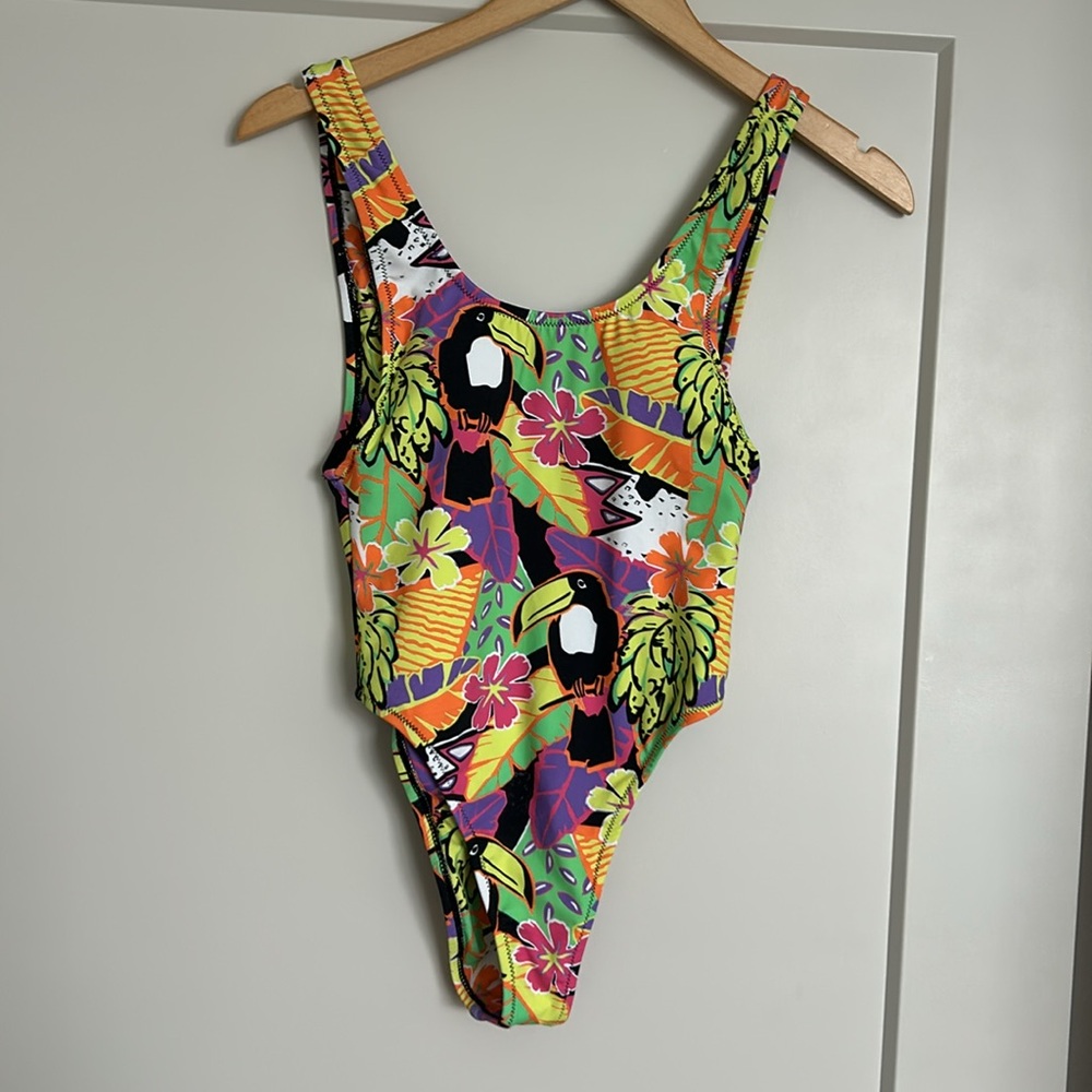 IT’S NOW COOL ONE PIECE SWIMWEAR SWIMSUIT SIZE XS NWOT
